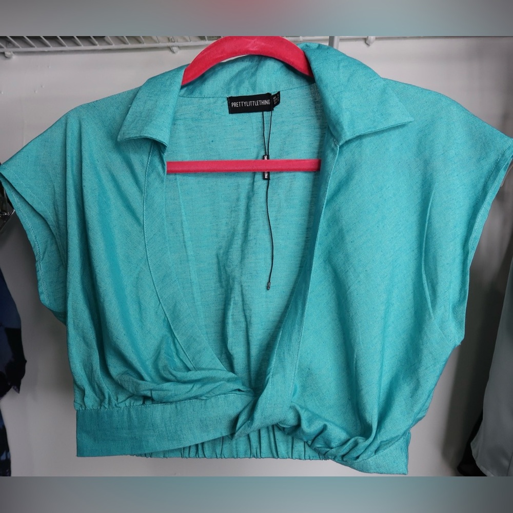 PrettyLittleThing Linen Cropped Teal Top